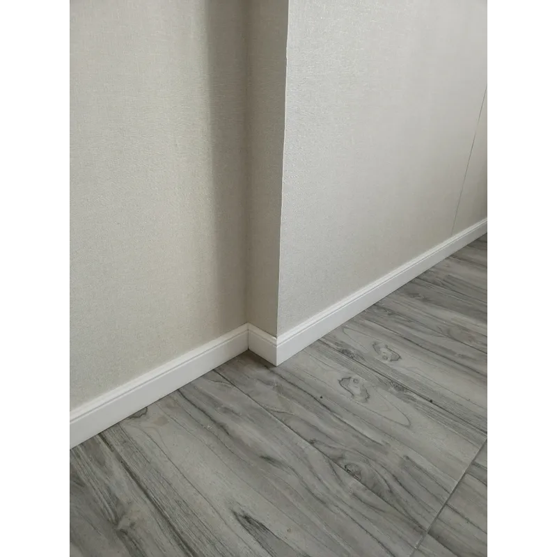 Плинтус напольный из ударопрочного полимера H 80